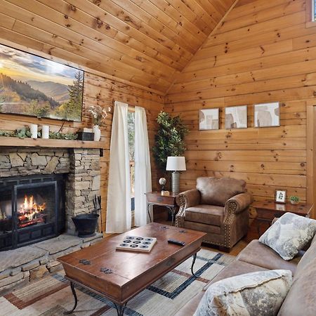 Cozy Family Friendly Cabin With Hot Tub, Near Gatlinburg, Pigeon Forge, Dollywood Sevierville Exteriör bild