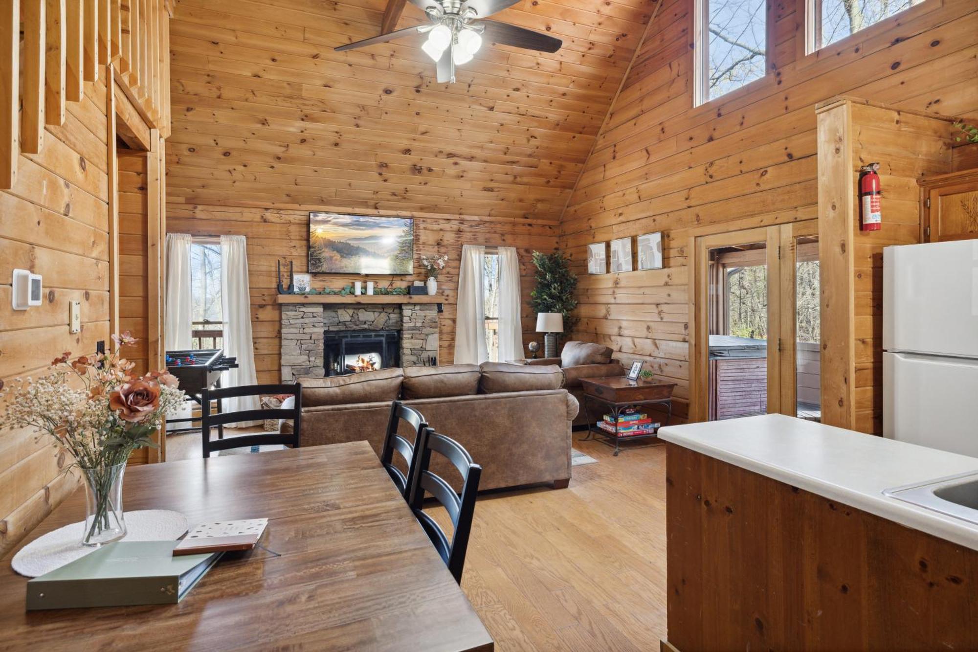 Cozy Family Friendly Cabin With Hot Tub, Near Gatlinburg, Pigeon Forge, Dollywood Sevierville Exteriör bild