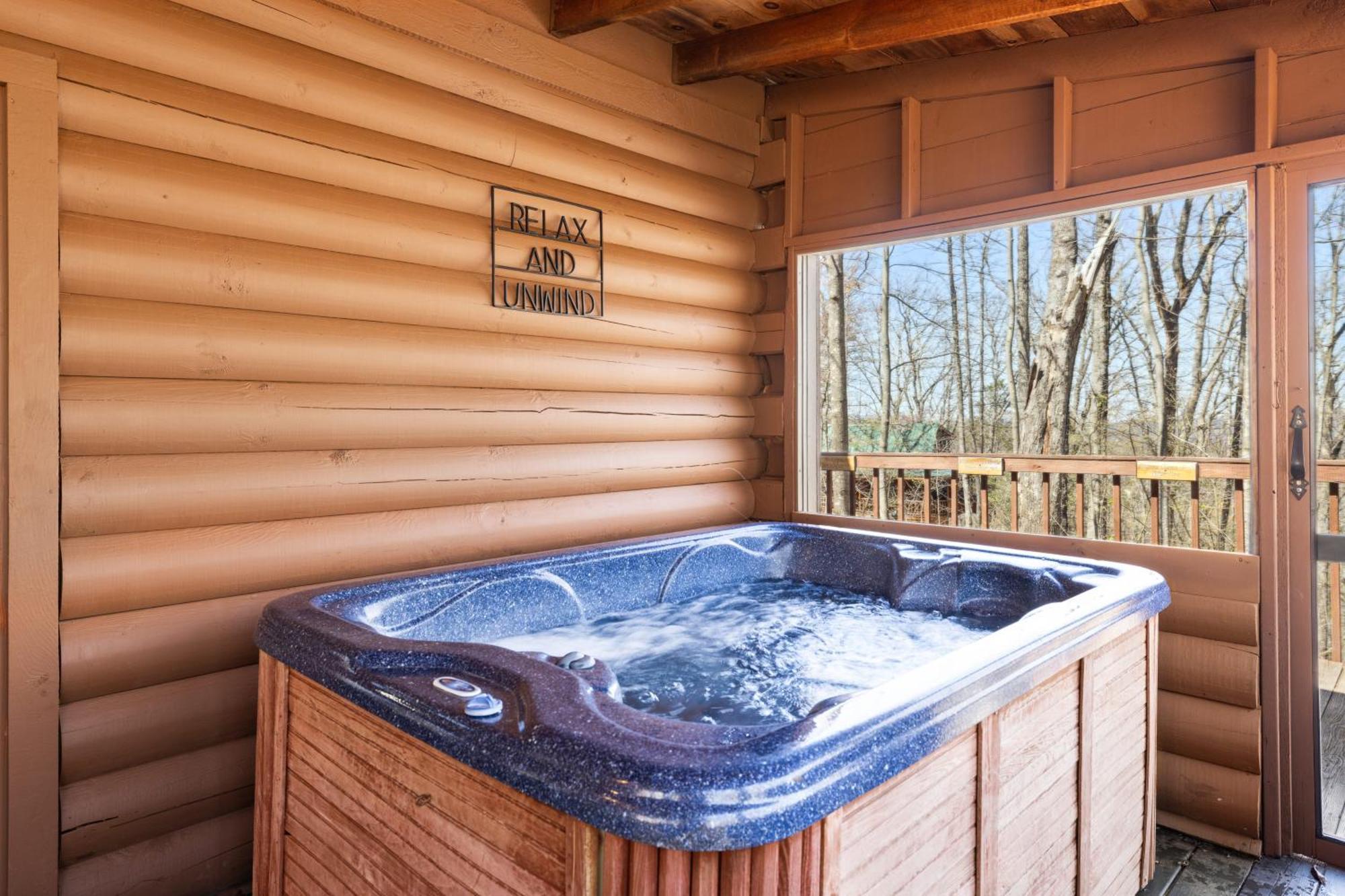 Cozy Family Friendly Cabin With Hot Tub, Near Gatlinburg, Pigeon Forge, Dollywood Sevierville Exteriör bild